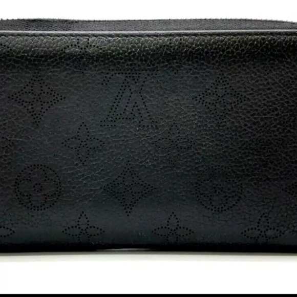 Louis Vuitton Mahina Round Zippy Wallet Noir W/Box - Picture 5 of 16